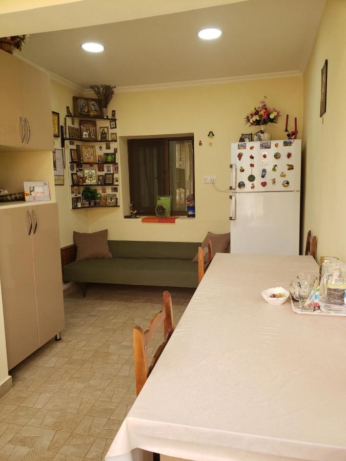 Guest House Nanu 메스티아 외부 사진